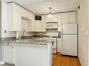 5S070 Pebblewood Ln in Naperville, IL - Building Photo - Building Photo