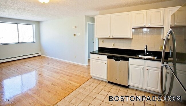 14 Murdock St, Unit 3-2 in Somerville, MA - Foto de edificio - Building Photo