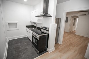 1388 W 83rd St, Unit 214 in Cleveland, OH - Building Photo