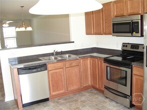 97 Lake Shore Blvd in Savannah, GA - Building Photo - Building Photo