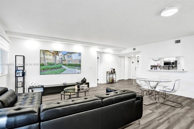 9901 Westview Dr in Coral Springs, FL - Building Photo - Building Photo