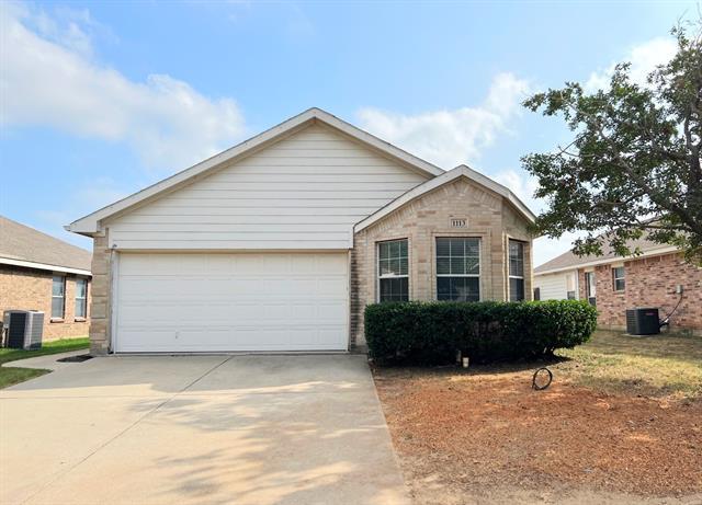 1113 Maplewood Ln in Crowley, TX - Building Photo