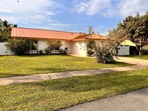 1580 NW 11th St in Boca Raton, FL - Building Photo - Building Photo