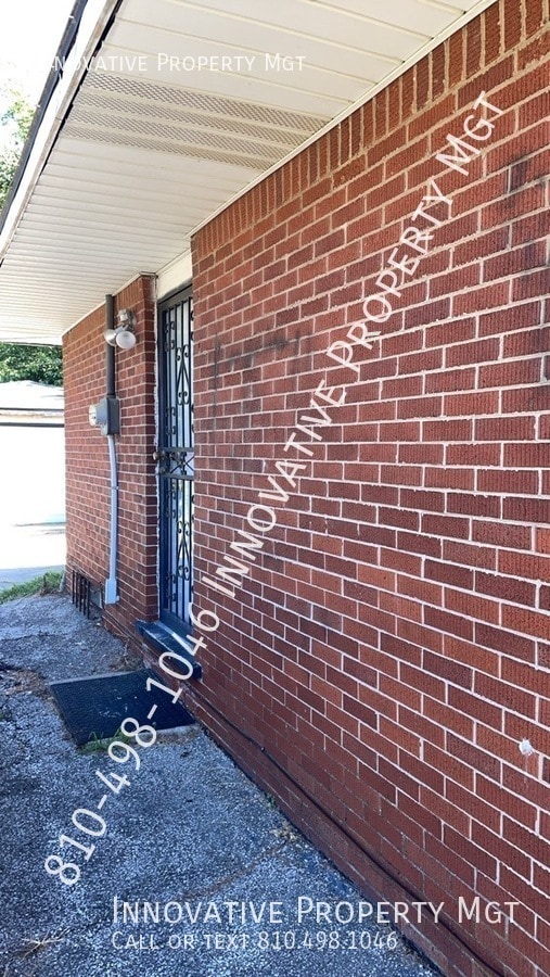 2256 Kevin David Dr in Flint, MI - Building Photo - Building Photo