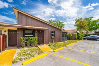 3201 NW 4th Ter, Unit 85 in Pompano Beach, FL - Building Photo - Building Photo