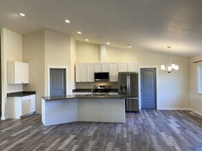 302 Lolly Ln in Dallesport, WA - Building Photo - Building Photo