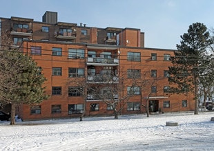 Lakeside Court in Toronto, ON - Building Photo - Building Photo