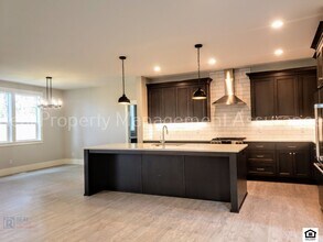 14742 SW Rosario Ln in Portland, OR - Building Photo - Building Photo