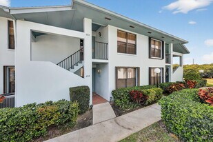 950 S Kanner Hwy in Stuart, FL - Building Photo