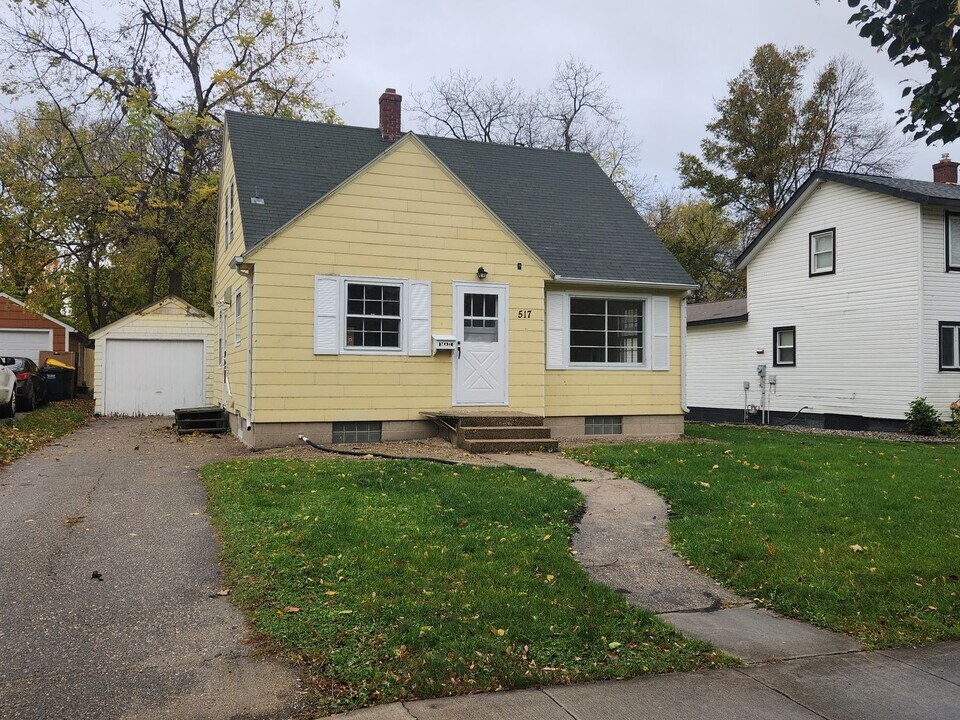 517 9th St NW in Willmar, MN - Foto de edificio