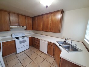 2430 Bainbridge St in Eureka, CA - Building Photo - Building Photo