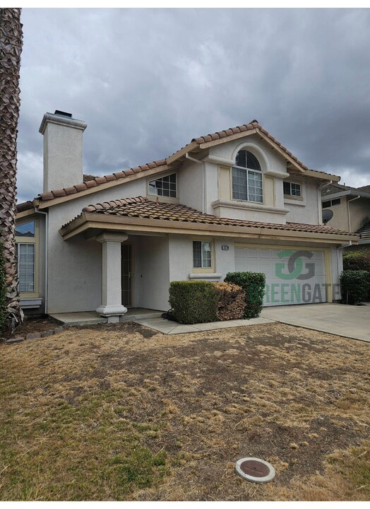 2370 Russell St in Tracy, CA - Building Photo