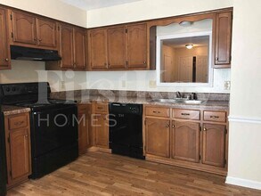 3926 Oak Branch Cir W in Memphis, TN - Foto de edificio - Building Photo