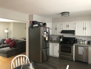 27 Ashdown Rd, Unit A in Ballston Lake, NY - Foto de edificio - Building Photo