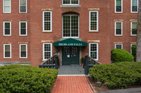 Highland Falls in Albion, RI - Foto de edificio - Building Photo