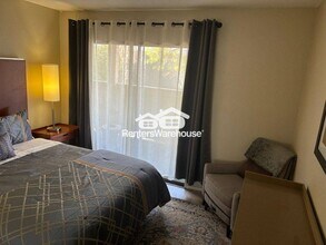 8433 Hearth Dr in Houston, TX - Building Photo - Building Photo