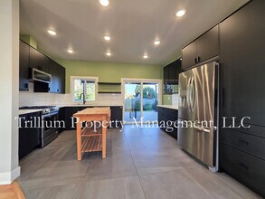 7020 NE 17th Ave in Portland, OR - Building Photo - Building Photo