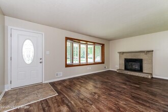 8003 Canna Dr in Louisville, KY - Building Photo - Building Photo