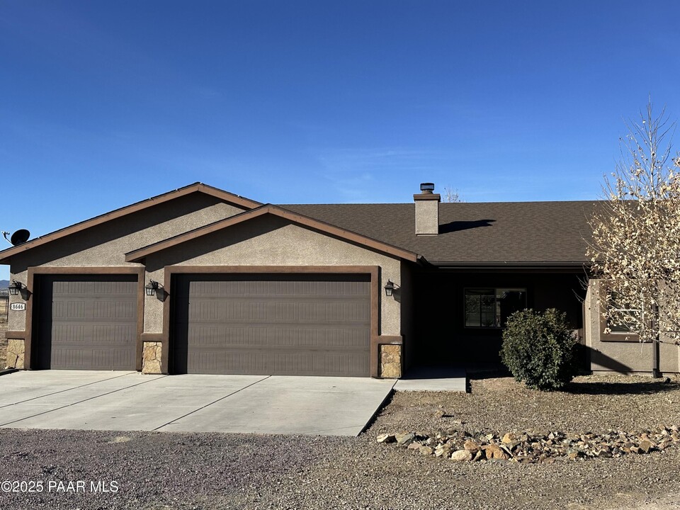 8646 N Crimson Canyon Rd in Prescott Valley, AZ - Building Photo