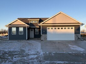 1607 Freedom Meadows Dr in Neenah, WI - Building Photo