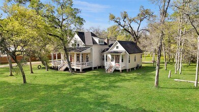 20802 Pecan Bend Rd in Damon, TX - Building Photo - Building Photo