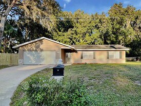 978 Oak Dr in Oviedo, FL - Building Photo