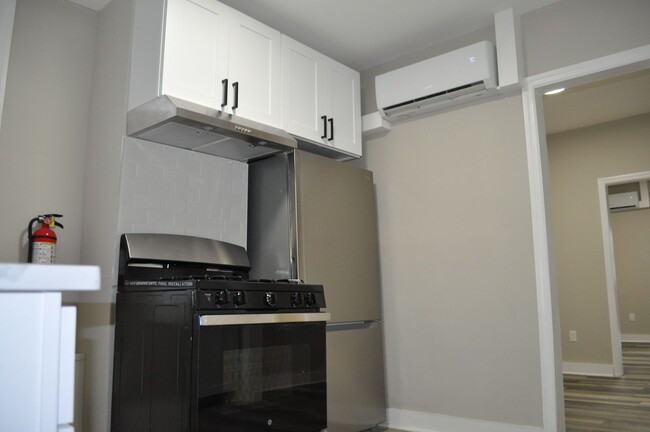 106 Shrewsbury Ave in Red Bank, NJ - Foto de edificio - Building Photo