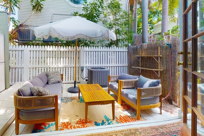 1011 Howe St in Key West, FL - Building Photo - Building Photo