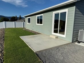 345 S Newton Ave in East Wenatchee, WA - Building Photo - Building Photo