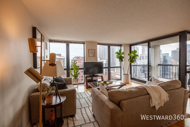 property at 1122 N Clark St