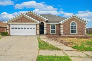 619 White Swan Dr in Arlington, TX - Building Photo