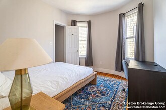 33 Edison Grn, Unit 3 in Boston, MA - Foto de edificio - Building Photo