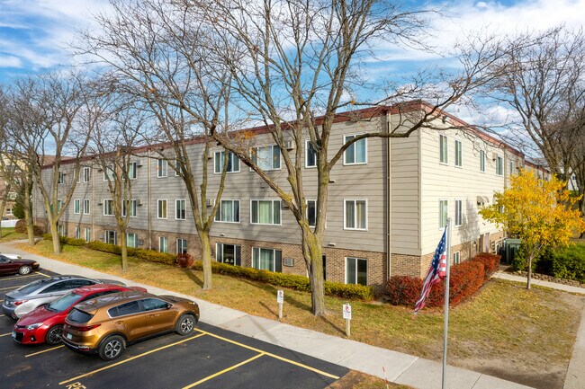 Town's Edge Place Apartments in Faribault, MN - Building Photo - Building Photo