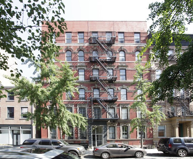 259-261 W 12th St in New York, NY - Building Photo - Building Photo