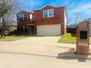 9200 Goldenview Dr in Fort Worth, TX - Foto de edificio - Building Photo