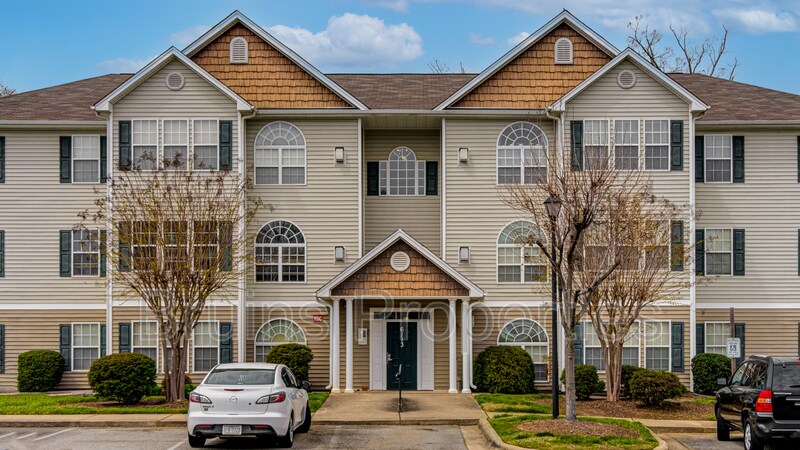 6113 Hedgecock Cir in High Point, NC - Building Photo