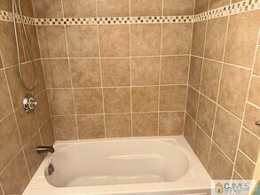 3 Folkstone Ct in North Brunswick, NJ - Building Photo - Building Photo