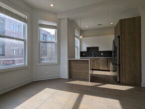 2121 W Belmont Ave, Unit 2F in Chicago, IL - Building Photo - Building Photo