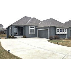 7912 W 166th Pl in Overland Park, KS - Building Photo