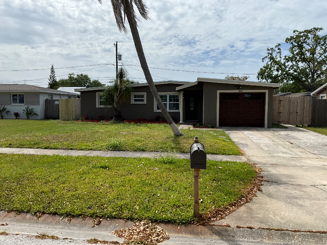 8804 78th Pl in Seminole, FL - Building Photo - Building Photo