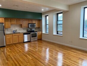 1008 Bennington St in Boston, MA - Building Photo - Building Photo