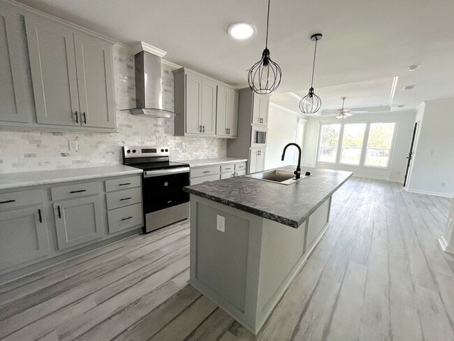 1005 American Ln in Brooksville, FL - Building Photo - Building Photo