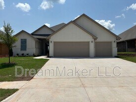 3026 Hollow Crest Ln in Norman, OK - Building Photo