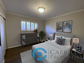 3076 Governor Dr in San Diego, CA - Building Photo - Building Photo
