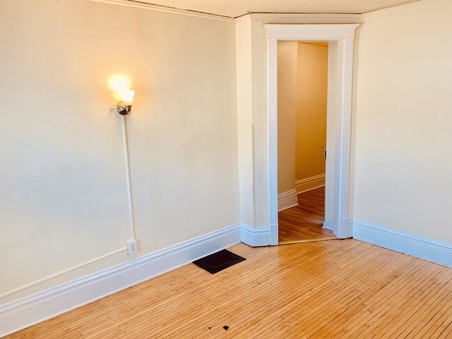 330 Raymond St-Unit -06 in Elgin, IL - Building Photo - Building Photo