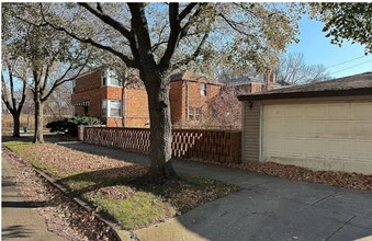 8900 S Dauphin Ave in Chicago, IL - Building Photo - Building Photo