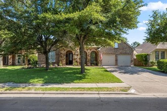 2127 Clear Lake Pl in Round Rock, TX - Foto de edificio - Building Photo