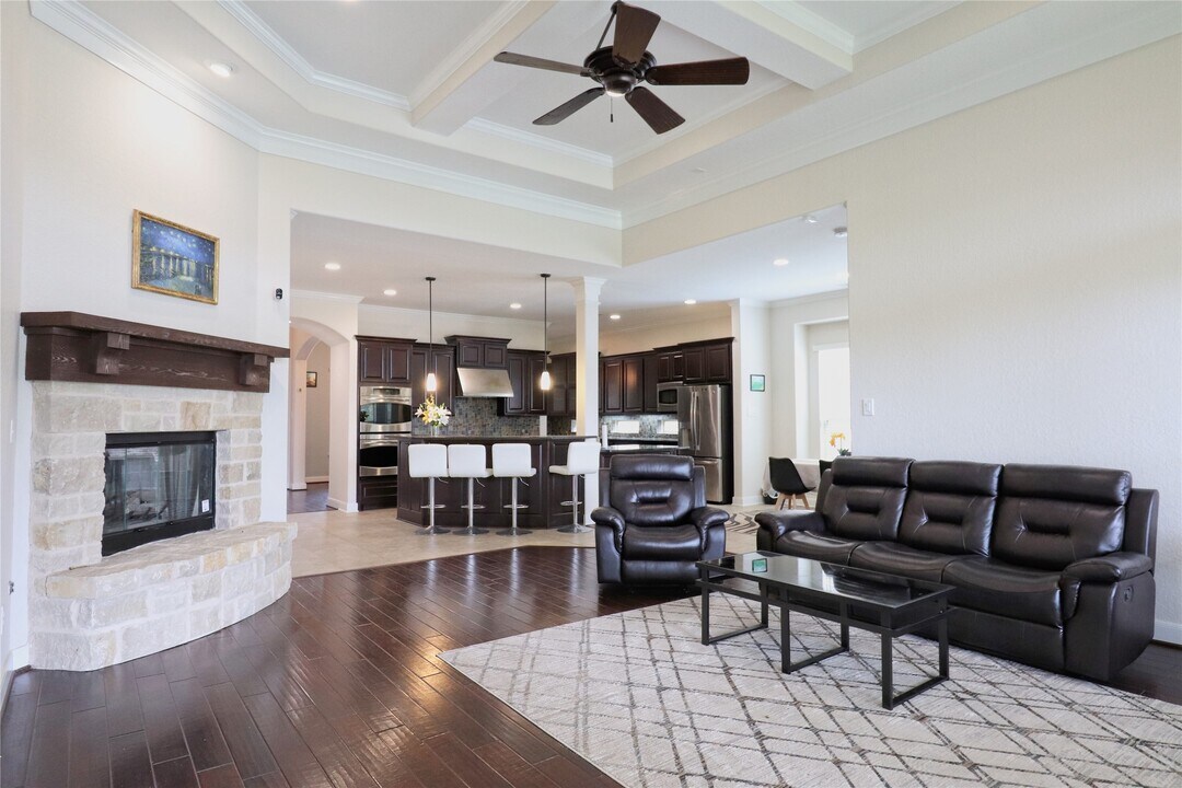 2018 Ralston Branch Way in Sugar Land, TX - Building Photo