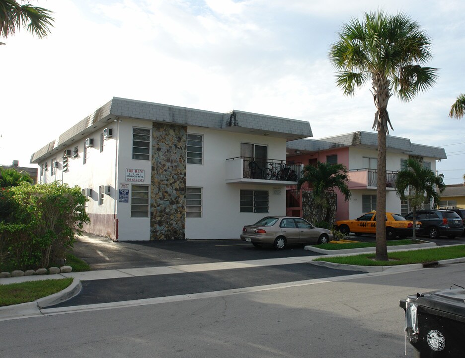 16151 NE 18th Pl in North Miami Beach, FL - Building Photo