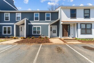 2121 Pier Point Pl in Virginia Beach, VA - Building Photo - Building Photo